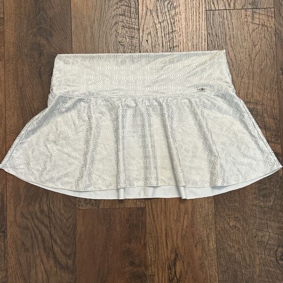 White Dresses & Skirts - Women’s Elite White & Silver Athletic Skirt Sz 7/8